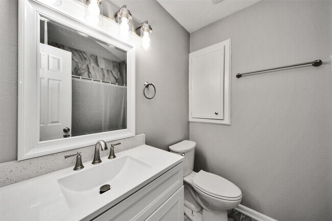 Building Photo - 15834 Fern Basin Dr