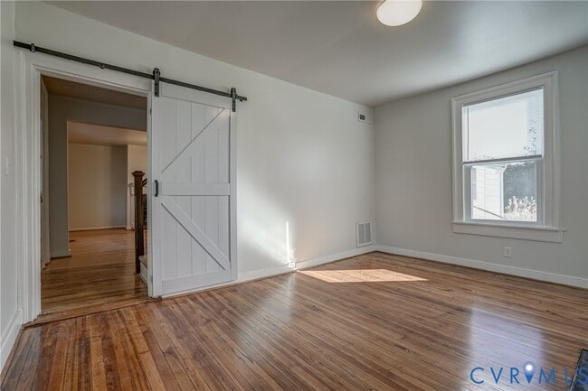 Building Photo - 5277 River Rd W