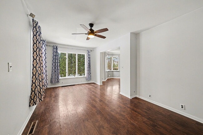 Building Photo - Stunning 3 bedroom rental minutes from downtown - $1800/Month