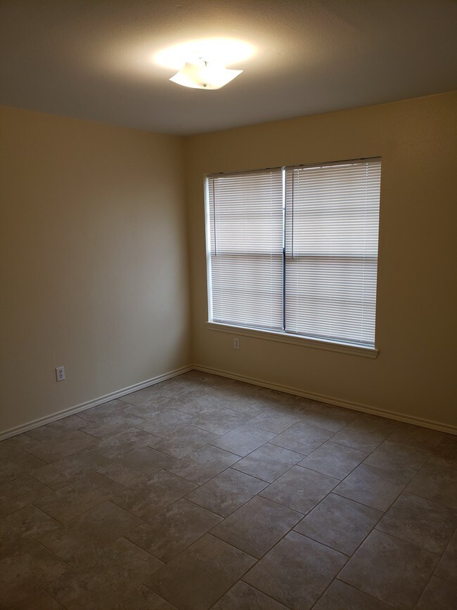 Building Photo - 1306 Adela Dr