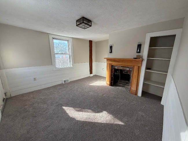 Building Photo - 1988 Centre St