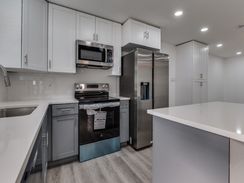 Building Photo - 715 Botany Bay Dr