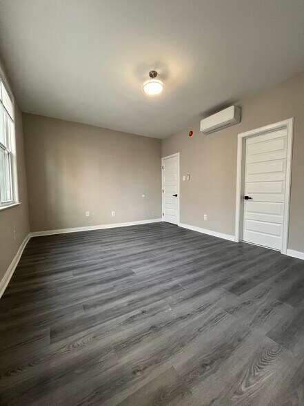 Building Photo - 101 S Victoria Ave