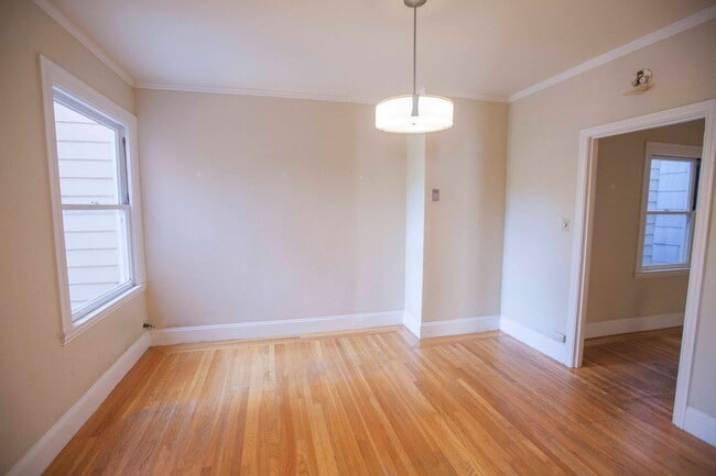 Building Photo - 853