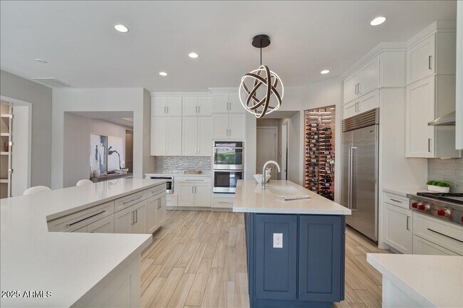 Building Photo - 5543 E Beryl Ave