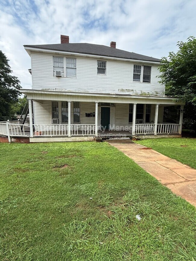 Building Photo - 616 W Poplar St