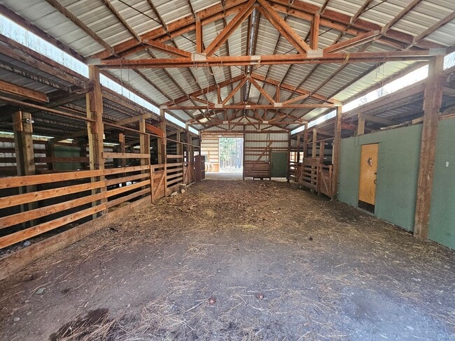 Building Photo - 66955 End Rd