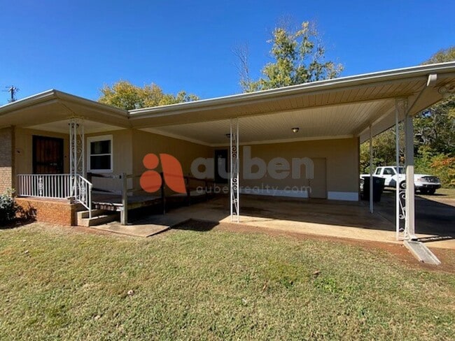 Building Photo - 3 Bedroom 2 Bathroom with Spacious Lot! $3...
