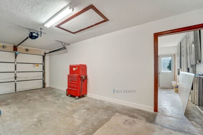 Building Photo - 5060 Porpoise Pl