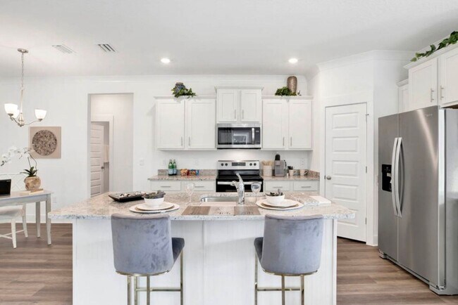 Building Photo - Charming 4BR House in a Calm and friendly ...
