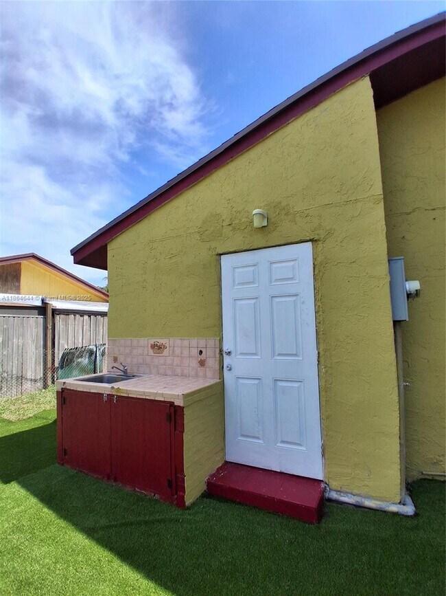 Building Photo - 20769 NW 41st Ave