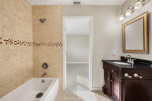 Building Photo - 633 Solar Isle Dr