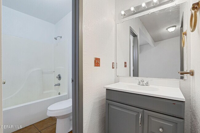 Building Photo - 6032 Belladonna Cir