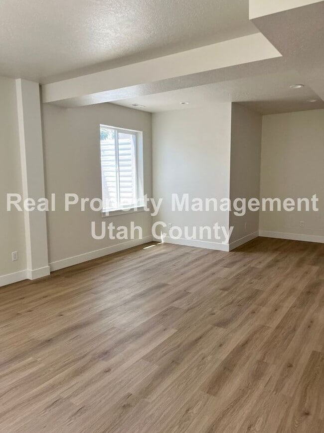 Building Photo - 2425 Orchard Cir
