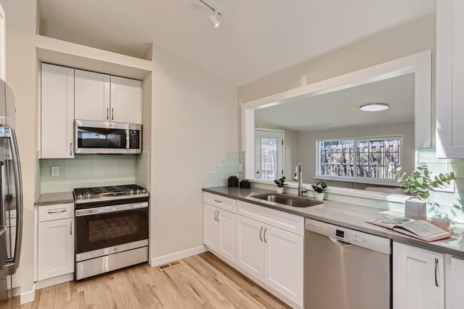 Building Photo - 2565 Teller St