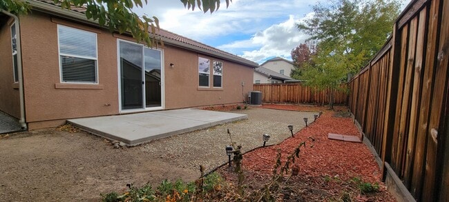 Building Photo - One Story South Meadows Home - Pet Friendly