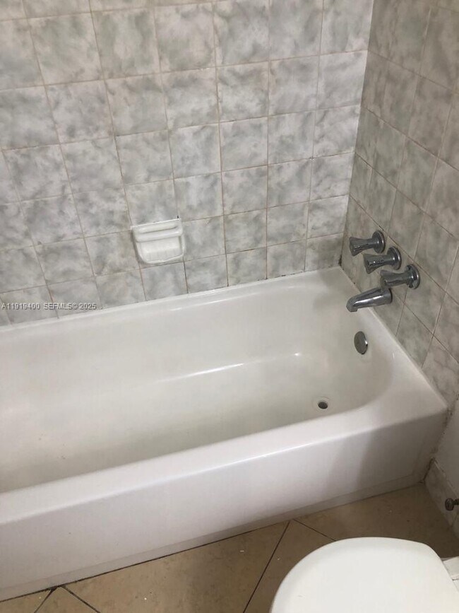 Building Photo - 16950 W Dixie Hwy