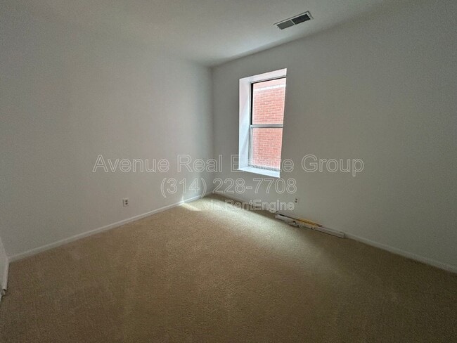 Building Photo - 3831 Blaine Ave