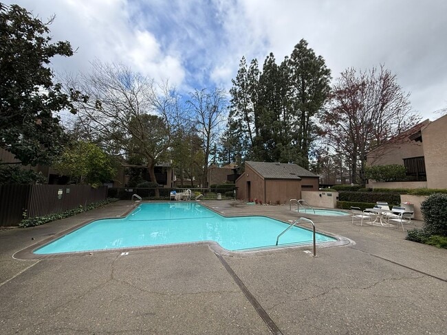 Building Photo - 2 Bed| 2 Bath | 967 SF | Single Story | Tenant pays $150 monthly for WS&G