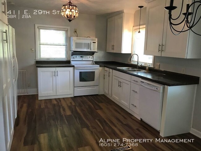 Building Photo - 3 Bed/2 Bath Home Near McKennan Park!