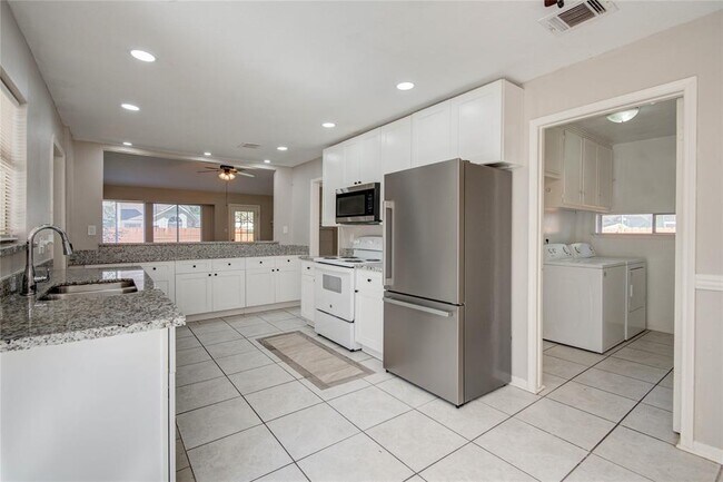 Building Photo - 25534 Pepper Ridge Ln