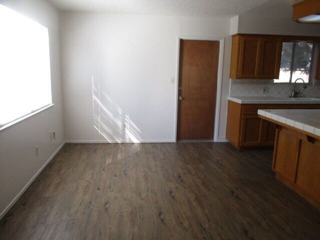 Building Photo - SW Visalia Home coming soon!!