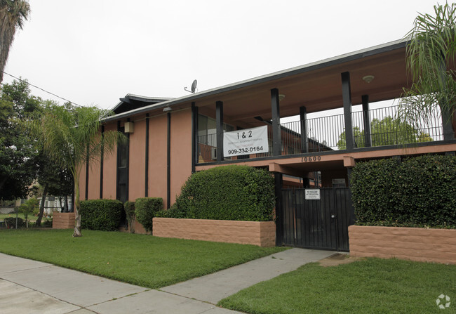 Building Photo - Poplar Apartments