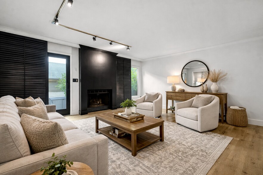 Building Photo - 992 Neil Ave