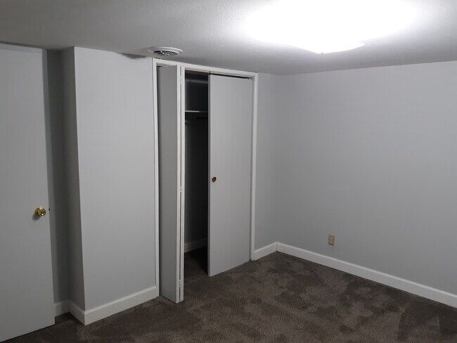 Building Photo - Neligh Triplex