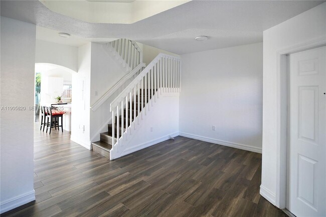 Building Photo - 6101 NW 114th Ct