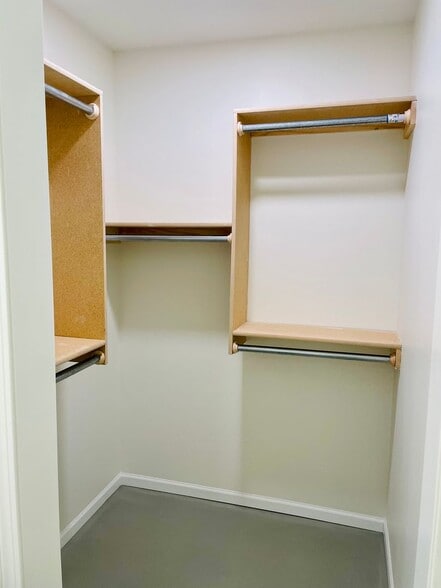 Building Photo - 1520 N Madison Ave