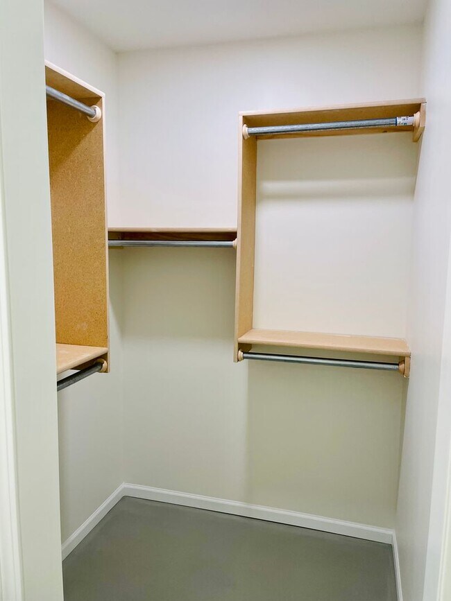 Building Photo - Gorgeous Brand New Townhome $300 OFF FIRST...