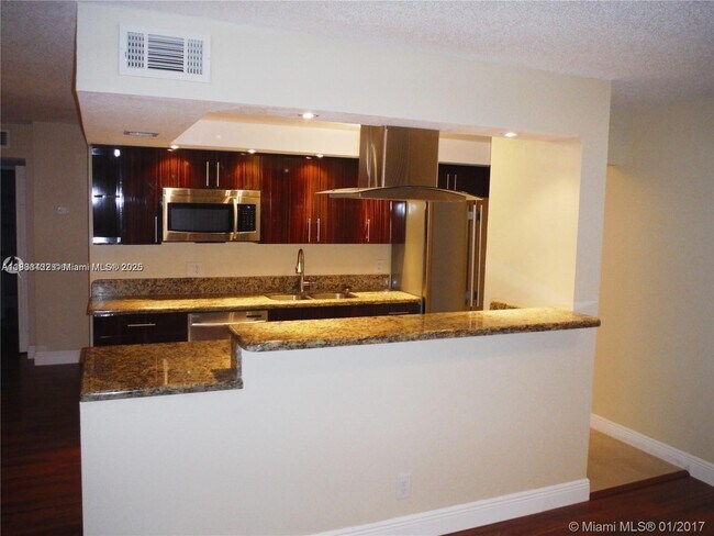 Primary Photo - 9431 Live Oak Pl