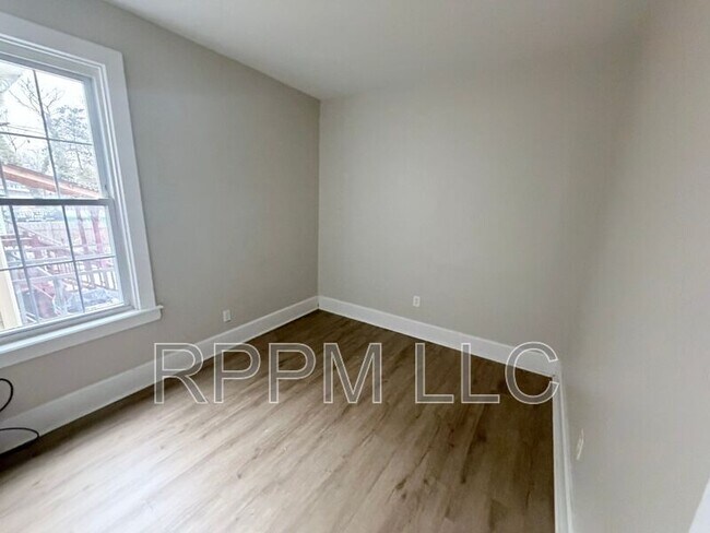 Building Photo - 106 N 16th St