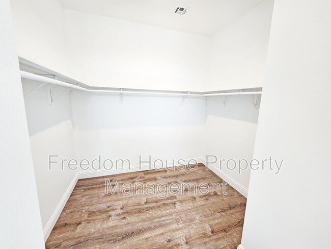 Building Photo - 6660 Stubblefield Dr