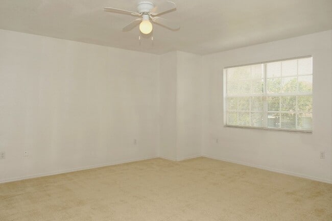 Building Photo - 2-bedroom, 2-bathroom Condo in gated commu...