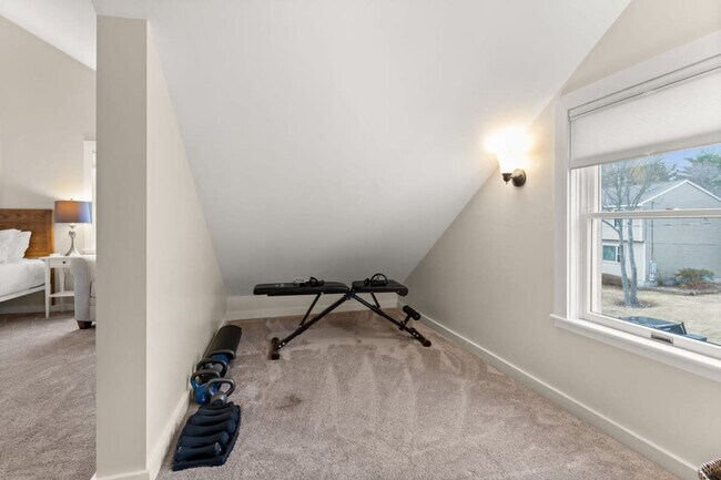 Building Photo - 29 Versailles Ave