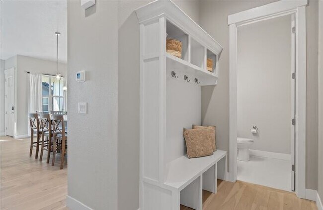 Building Photo - Gorgeous 3 bed/ 3.5 bath Condo At Heron La...