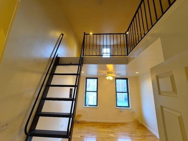 Building Photo - 167 Hopkins St