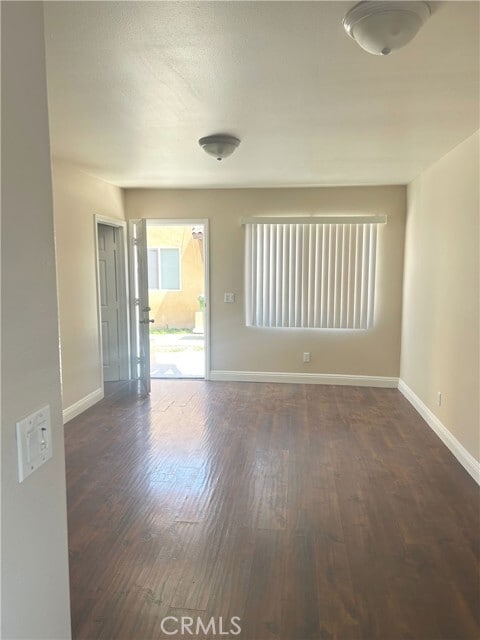 Building Photo - 626 W 59th Pl