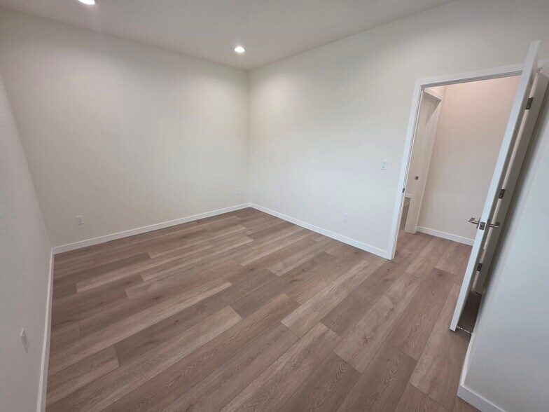Building Photo - 6748 Ben Ave