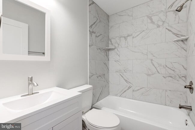 Building Photo - 369 E Hector St