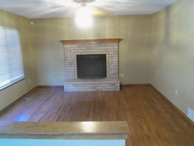 Building Photo - 8165 Lythrum Dr