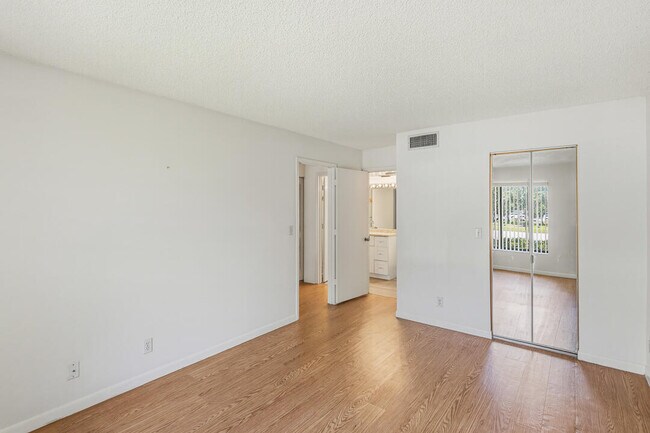 Building Photo - 2703 SW Matheson Ave