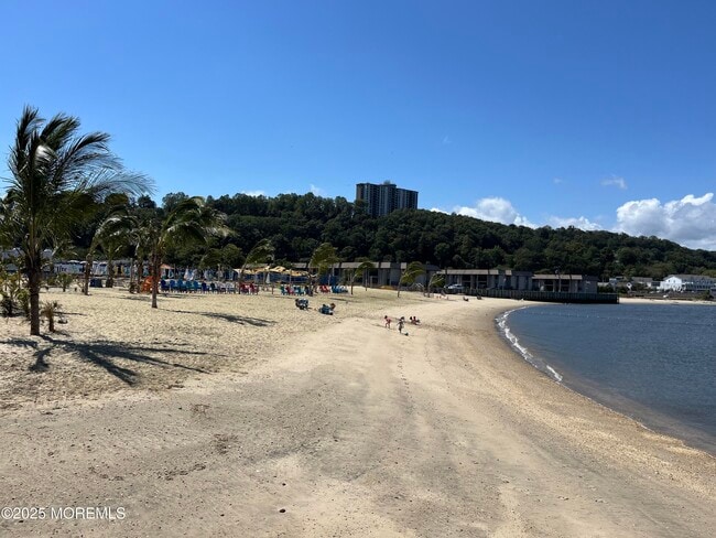 Building Photo - 203 Shore Dr