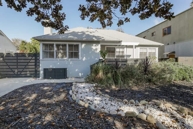 Primary Photo - 10821 Cushdon Ave