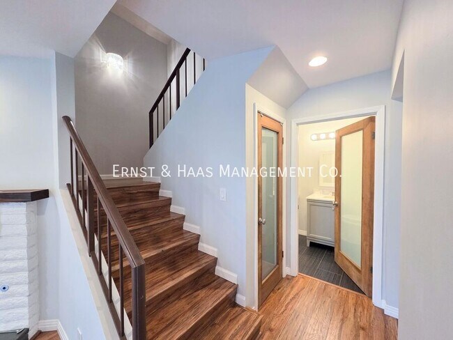 Building Photo - 3701 Country Club Dr