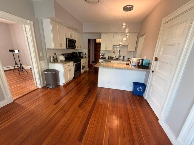 Building Photo - 149 Fisher Ave
