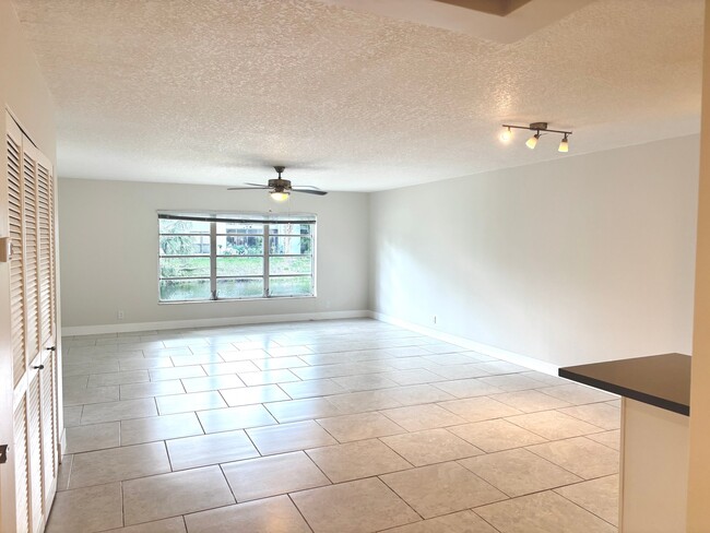 Building Photo - 3851 NW 84th Ave