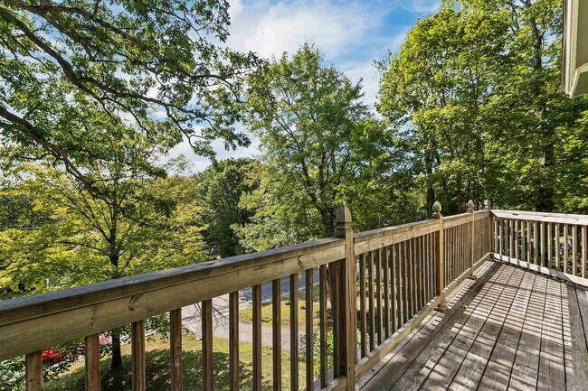 Building Photo - 172 Center St